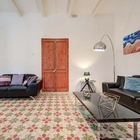 Walk To Ferry, Cafes & Old - Sleep 6 Valletta