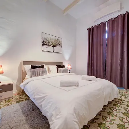 Apartament 2 Bedroom Sleeps 6 Walking Distance To Centre And The Sea