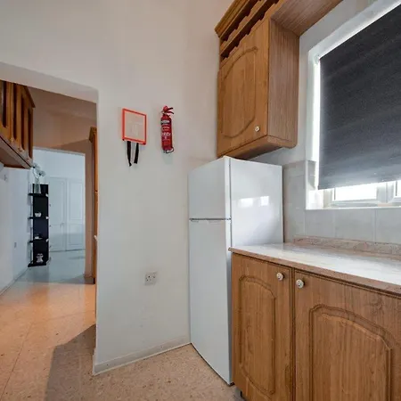 2 Bedroom Sleeps 6 Walking Distance To Centre And The Sea