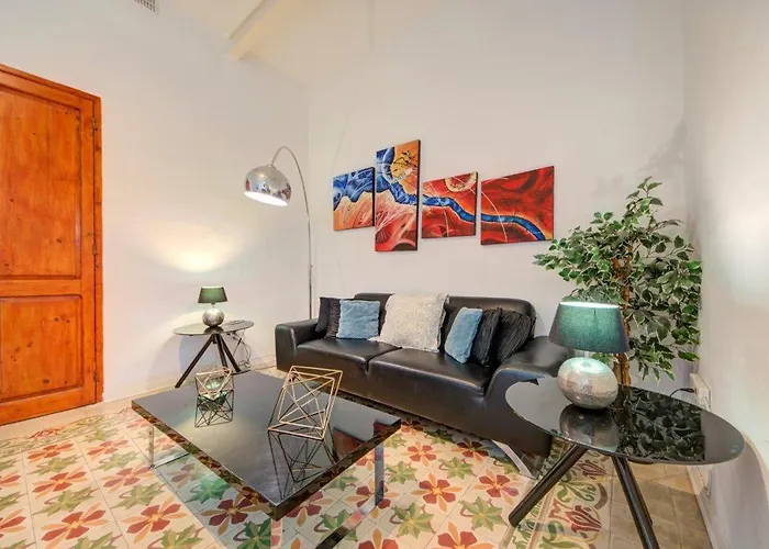 Walk To Ferry, Cafes & Old - Sleep 6 *