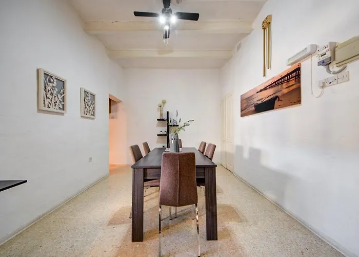 Walk To Ferry, Cafés&valletta Old - Sleep 6 Apartamento La Valeta