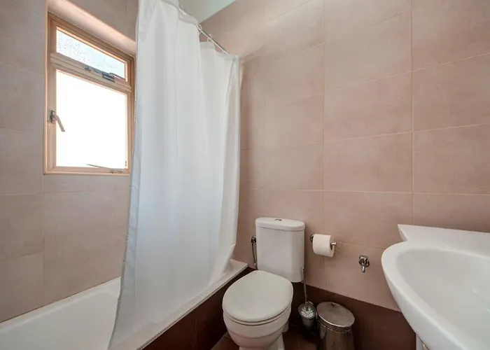 Apartment Walk To Ferry, Cafes & Old - Sleep 6