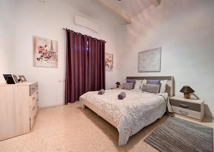 Apartamento Walk To Ferry, Cafés&valletta Old - Sleep 6 *