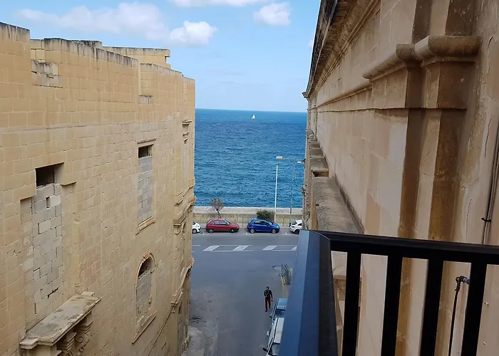 Walk To Ferry, Cafés&valletta Old - Sleep 6 Apartamento *