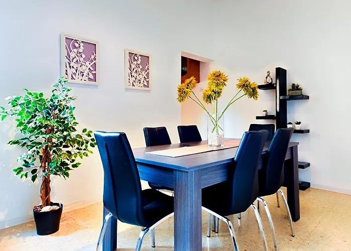 Walk To Ferry, Cafes & Old - Sleep 6 Apartment *