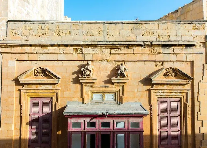 Walk To Ferry, Cafes & Old - Sleep 6 Apartment Valletta